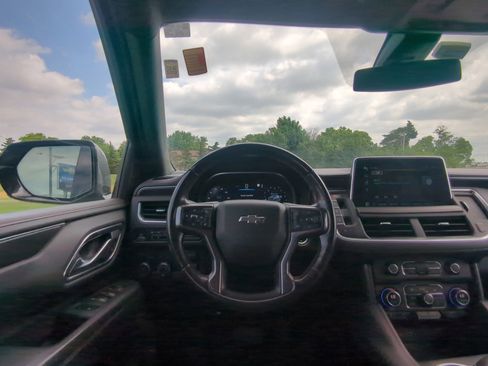 Used 2022 Chevrolet Tahoe RST w/ Luxury Package AWD/4WD image 16