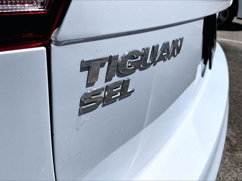 Used 2018 Volkswagen Tiguan SEL Premium FWD image 12