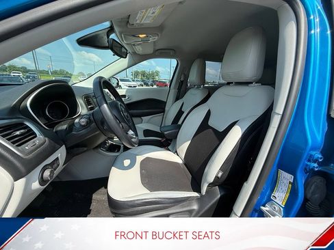 Used 2018 Jeep Compass Latitude FWD image 13