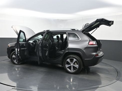 Used 2019 Jeep Cherokee Limited image 37