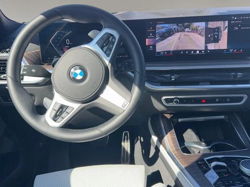 Used 2025 BMW X7 xDrive40i w/ M Sport Package AWD/4WD image 11