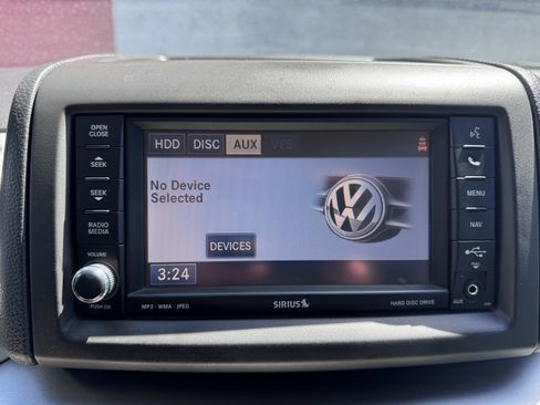 Used 2011 Volkswagen Routan SEL FWD image 24