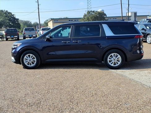 Used 2023 Kia Carnival LX image 2