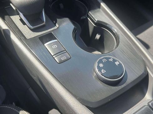 Used 2023 Nissan Rogue S image 30