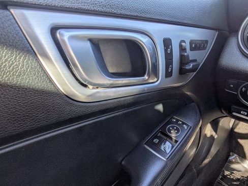Used 2014 Mercedes-Benz SLK 250 image 19