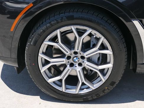 Used 2025 BMW X7 xDrive40i w/ Premium Package AWD/4WD image 10