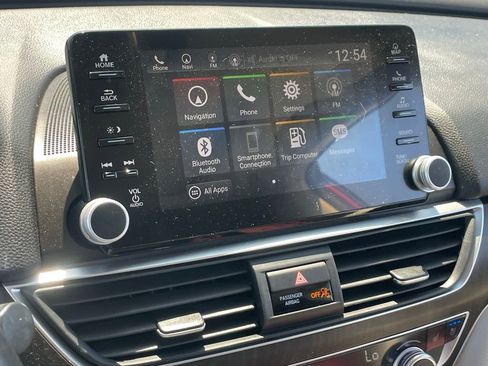 Used 2018 Honda Accord Touring image 10