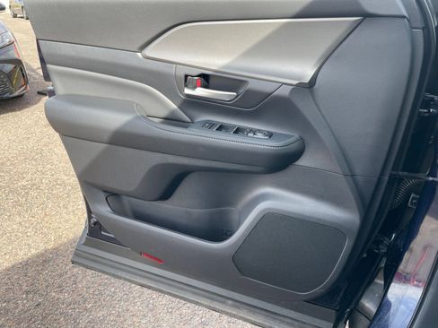 Used 2025 Toyota Grand Highlander FWD image 18