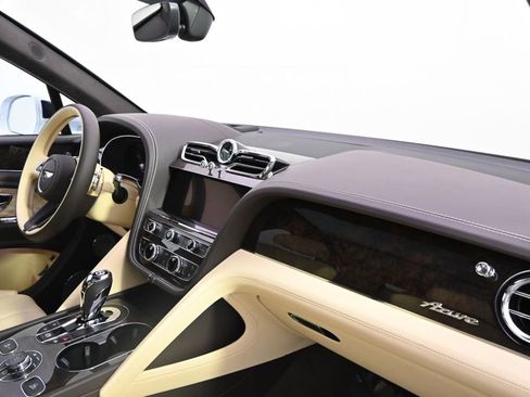 New 2025 Bentley Bentayga image 15