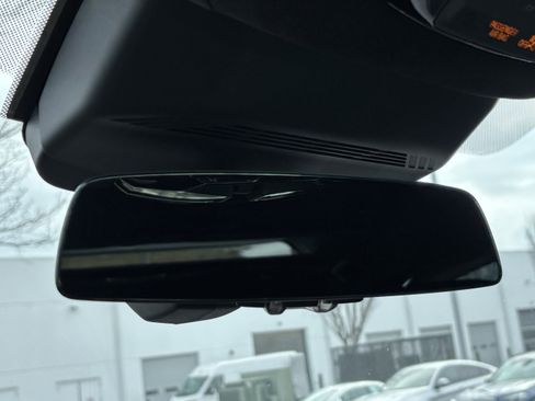 Certified 2025 BMW 760i xDrive w/ Executive Package image 27