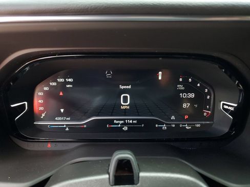 Used 2023 GMC Yukon Denali w/ Advanced Technology Package RWD image 30