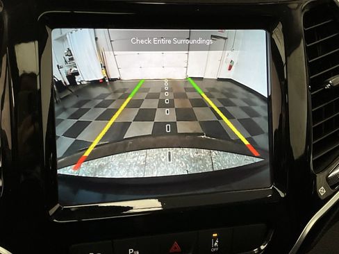 Used 2021 Jeep Cherokee Limited w/ Elite Package AWD/4WD image 6
