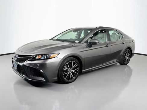 Used 2024 Toyota Camry SE FWD image 3