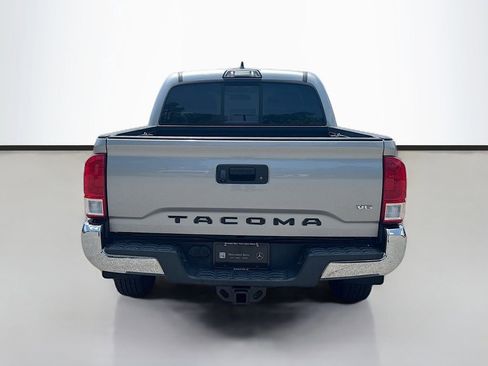 Used 2017 Toyota Tacoma SR5 w/ Tow Package RWD image 4