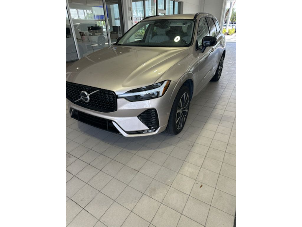 Used 2024 Volvo XC60 B5 Plus AWD/4WD image 3