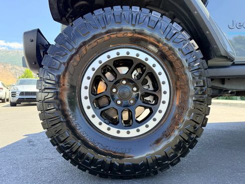 Used 2024 Jeep Wrangler Unlimited Rubicon 4xe AWD/4WD image 23