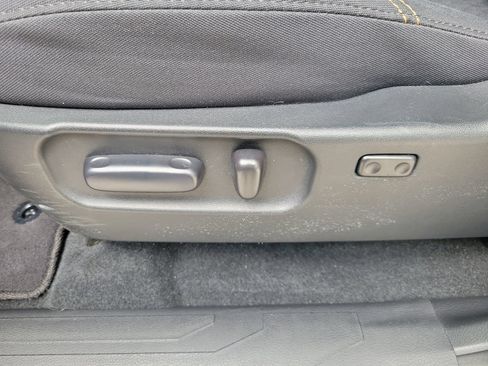 Used 2020 Toyota Tacoma SR5 RWD image 17