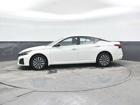 Used 2023 Nissan Altima 2.5 SV AWD/4WD image 4