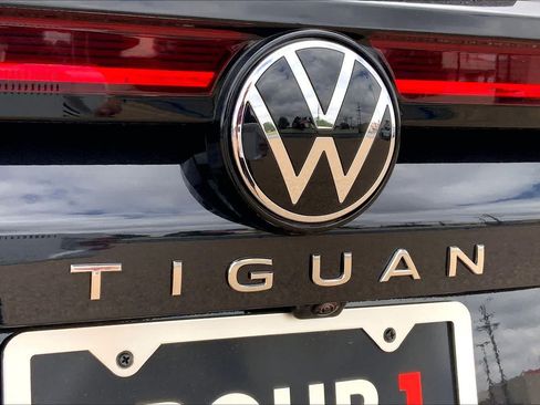 New 2026 Volkswagen Tiguan SE FWD image 15