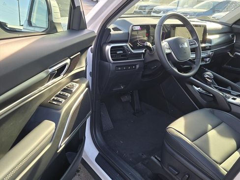 New 2025 Kia Telluride S image 9