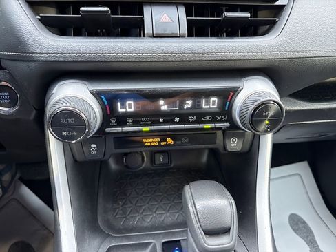 Used 2022 Toyota RAV4 XLE image 22