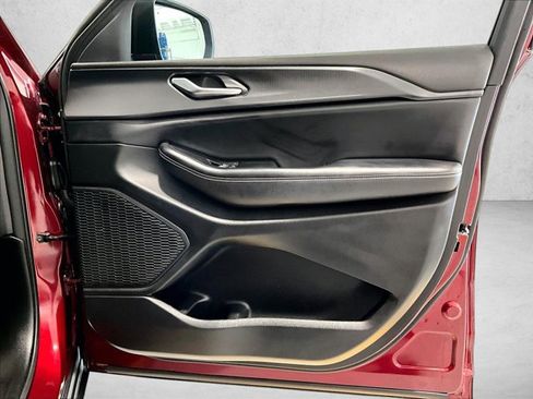 Used 2023 Jeep Grand Cherokee Laredo image 19