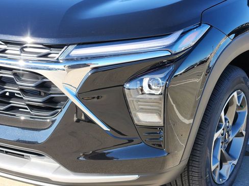 New 2026 Chevrolet Trax LT w/ Driver Confidence Package image 6