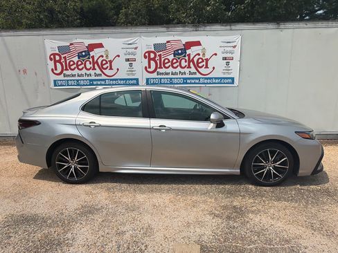 Used 2024 Toyota Camry SE FWD image 2