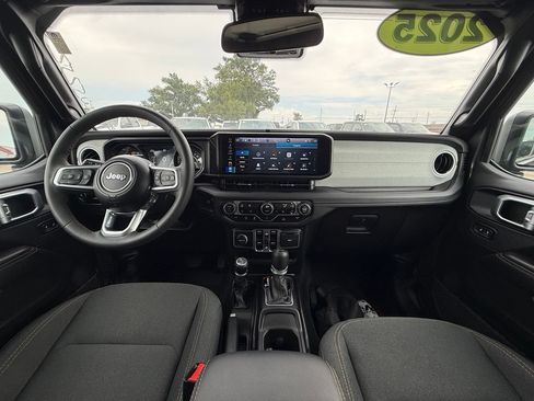 Used 2025 Jeep Wrangler Unlimited Sport AWD/4WD image 28