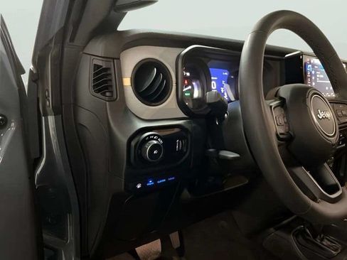 Used 2024 Jeep Wrangler Unlimited AWD/4WD image 27
