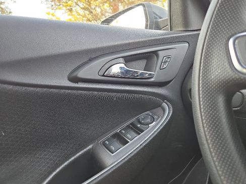 Used 2023 Chevrolet Malibu LT FWD image 14