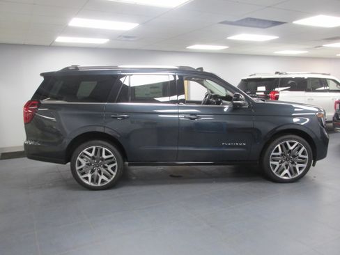 New 2025 Ford Expedition Platinum w/ Platinum Ultimate Package image 4