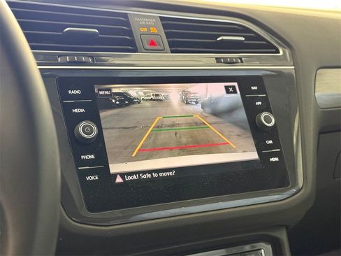 Used 2020 Volkswagen Tiguan SEL image 21