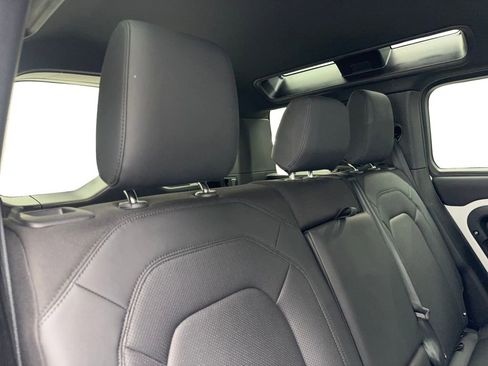 Used 2025 Land Rover Defender 110 S image 38