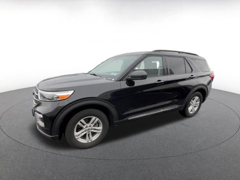 Used 2024 Ford Explorer XLT w/ Equipment Group 202A RWD image 8
