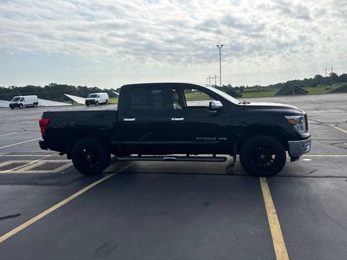 Used 2018 Nissan Titan SL AWD/4WD image 8