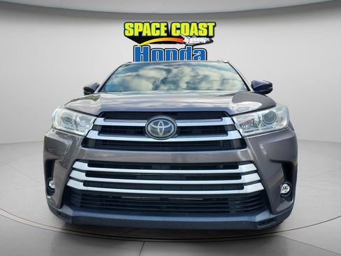 Used 2019 Toyota Highlander XLE AWD/4WD image 8