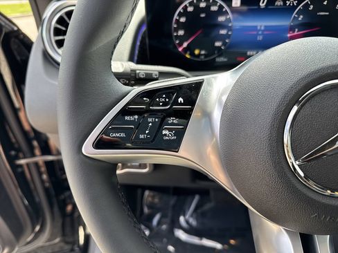 Used 2025 Mercedes-Benz GLB 250 4MATIC image 21