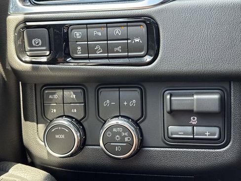 New 2026 GMC Yukon XL Denali w/ Denali Reserve Package AWD/4WD image 16