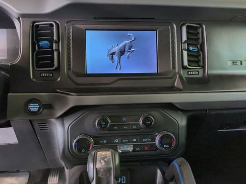 Used 2021 Ford Bronco Black Diamond image 9