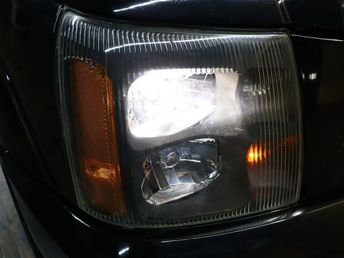 Used 2005 Cadillac Escalade ESV Platinum image 11