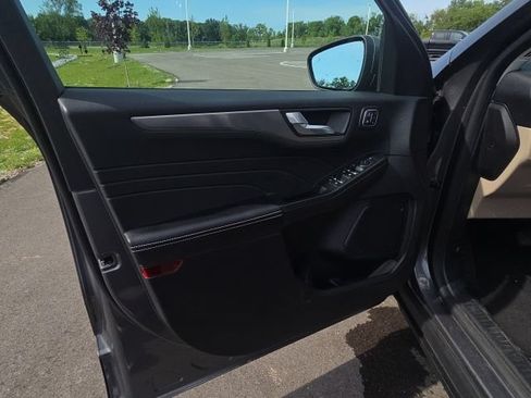 Used 2022 Ford Escape Titanium AWD/4WD image 25