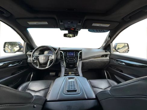 Used 2017 Cadillac Escalade Platinum AWD/4WD image 22