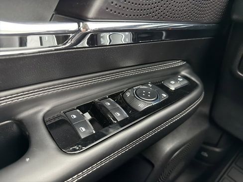 New 2026 Lincoln Corsair Premiere image 17