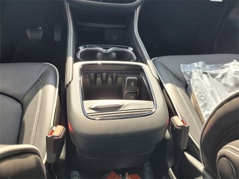 New 2026 Chrysler Pacifica Limited image 7