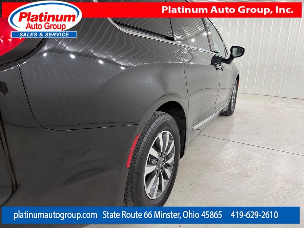 Used 2023 Chrysler Pacifica Limited FWD image 49