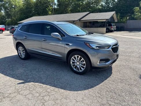 Used 2020 Buick Enclave Essence w/ LPO, Luxury Package FWD image 3