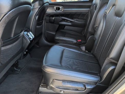Used 2021 Kia Sorento SX image 7