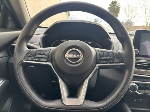 Used 2025 Nissan Altima 2.5 SV image 31