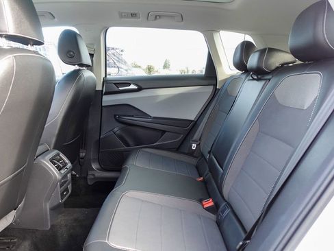 Used 2023 Volkswagen Taos SE w/ Panoramic Sunroof Package image 25